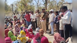 टीआई ने जनपद सदस्य से की गाली‑गलौज! आदिवासी समाज का फूटा गुस्सा, थाने के सामने किया प्रदर्शन