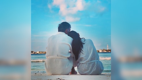 26 साल छोटी पत्नी के साथ 55 KM साइकिल चलाकर 3000 फीट पर चढ़ा ये एक्टर, 60 की उम्र में भी तूफानी फिटनेस