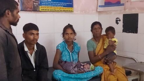 Nashik News: वाहतूक कोंडीमुळे महिलेची रिक्षातच प्रसूती; रिक्षाचालक आणि सामाजिक कार्यकर्त्यामुळे वाचले प्राण