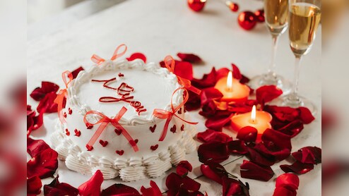 Valentine's Day 2026: वैलेंटाइन डे के दिन घर पर ऐसे बनाएं रेड वेलवेट केक, दोगुना हो जाएगा आपका प्&zwj;यार