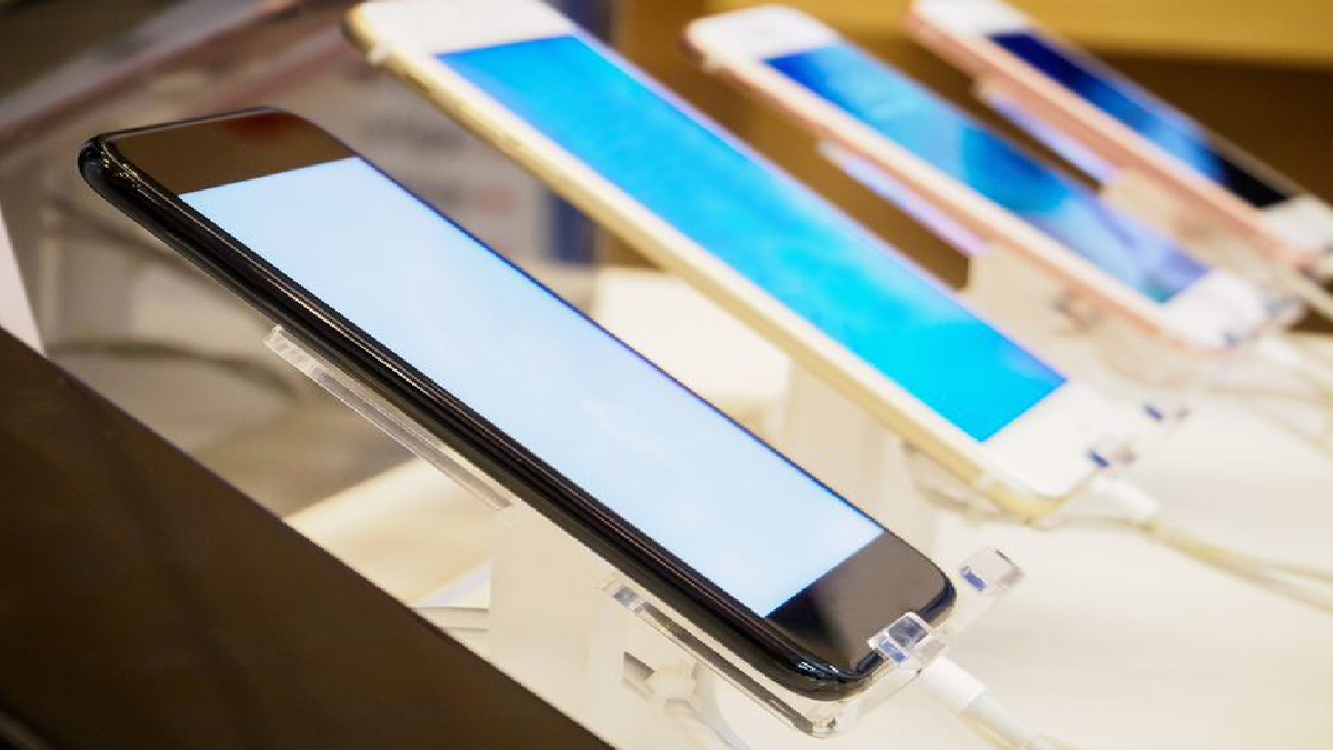 Budget 2026: सस्ते होंगे स्मार्टफोन! बजट 2026 में मोबाइल्स, EV, इलेक्ट्रॉनिक्स के लिए 'गुड न्यूज'