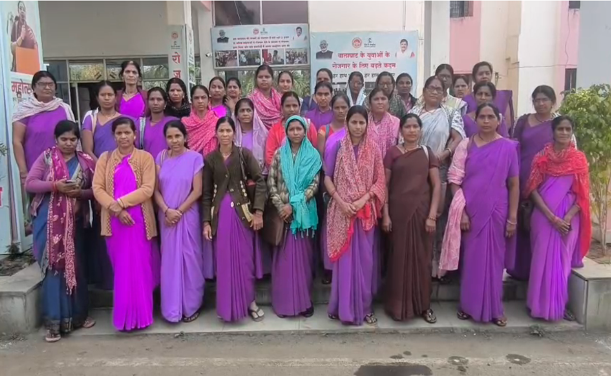 ASHA Workers Protest: आशा कार्यकर्ता लंबित मानदेय कटौती से नाराज़; काम के बहिष्कार का किया ऐलान