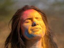 Holi 2026: इस होली लगाएं टेसू के फूलों से बना हर्बल गुलाल, घर पर आसानी से करें तैयार, DIY Herbal Gulal