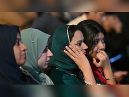 पाकिस्तान की अवाम पर डबल अटैक वाली रात! इधर टीम इंडिया ने धोया, उधर अपनी सरकार ने ही फिल्डिंग सेट कर दी