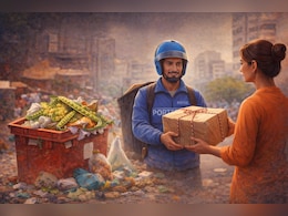 सुविधा की हद या सिविक सेंस की कमी? महिला ने कूड़े को पार्सल बनाया, पोर्टर बुक कर फेंकवा दिया, देखें वीडियो