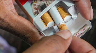 Ground Report: सरकार ने बढ़ाया सिगरेट और तंबाकू पर टैक्स, व्यापारी बोले - लागत बढ़ी और कमाई घटी