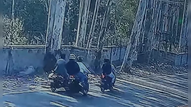 On Camera, A Bike Chase And Rs 31 Lakh Robbery In Karnataka