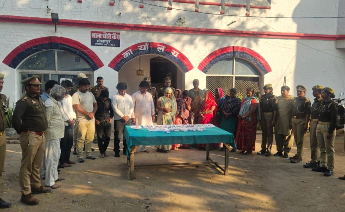 गोरखपुर: शिकंजे में आया 'सांप-छिपकली गैंग', 8 महिलाओं समेत 16 गिरफ्तार; 5 फोर-व्हीलर और 2 गोल्ड चेन भी बरामद