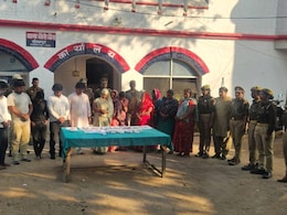 गोरखपुर: शिकंजे में आया 'सांप-छिपकली गैंग', 8 महिलाओं समेत 16 गिरफ्तार; 5 फोर-व्हीलर और 2 गोल्ड चेन भी बरामद