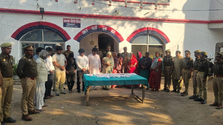 गोरखपुर: शिकंजे में आया 'सांप-छिपकली गैंग', 8 महिलाओं समेत 16 गिरफ्तार; 5 फोर-व्हीलर और 2 गोल्ड चेन भी बरामद