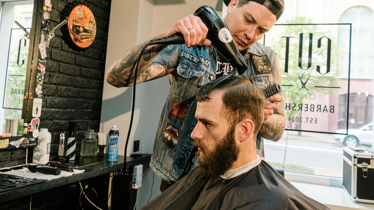 Top 5 Hair Dryers for Curly and Frizz-Free Hair Under ₹2000