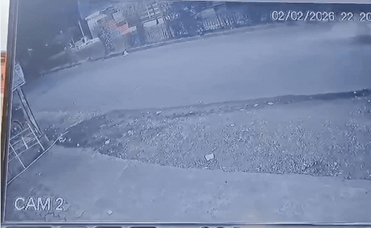 Video: तूफान सी रफ्तार में कार का एक्सीडेंट, पांच सेकंड बाद खिड़की से निकला युवक, बची सभी की जान: देखें वीडियो&nbsp;