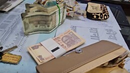 Rajasthan: टैक्सी में छूट गया था 4 लाख का कीमती सामान, वापस मिला तो खुशी से खिला दादी पोता का चेहरा