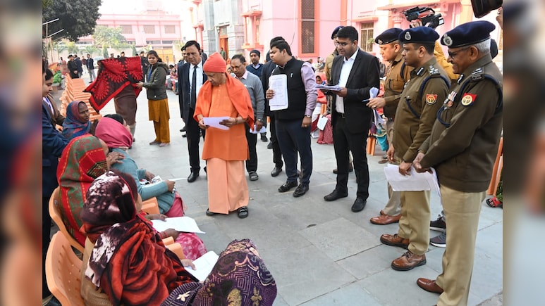 गलत जांच रिपोर्ट लगाने वालों पर दर्ज हो FIR... जनता दरबार में CM योगी ने अधिकारियों का दिए सख्त निर्देश