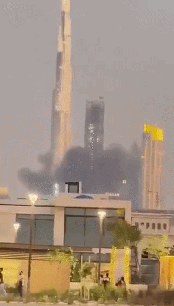 VIDEO: दुबई में बुर्ज खलीफा के पास ईरान का ड्रोन हमला, धुएं का गुबार देख भागने लगे लोग