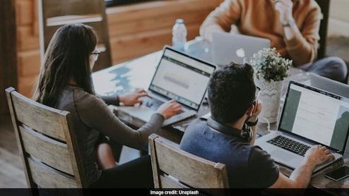 Workplace Boundaries: ऑफिस में भूलकर भी न शेयर करें ये 4 बातें