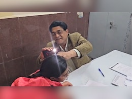 जिला अस्पताल में सिस्टम फेल, टॉर्च की रोशनी में मरीजों का हो रहा है इलाज