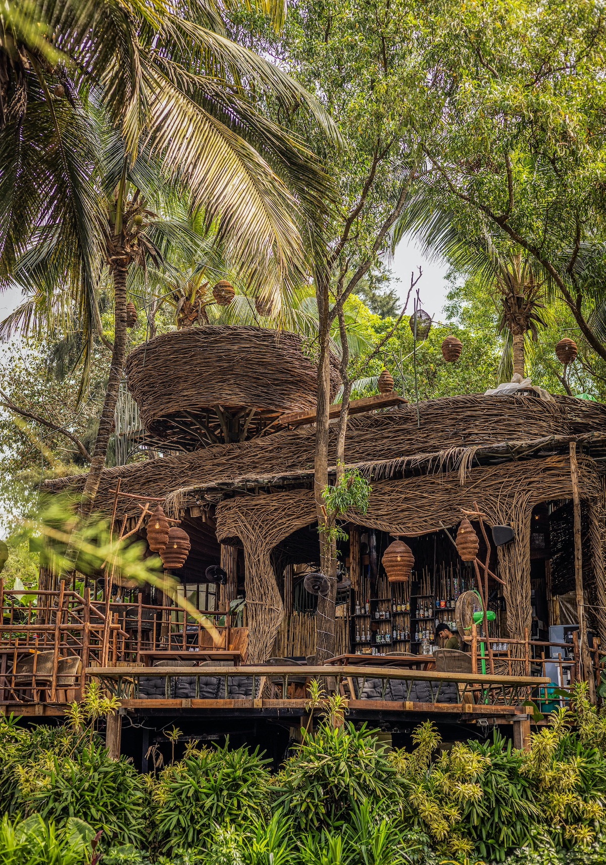 I Went To The Beach Looking For Waves, But Found Goa's Best Pizza At Como Agua