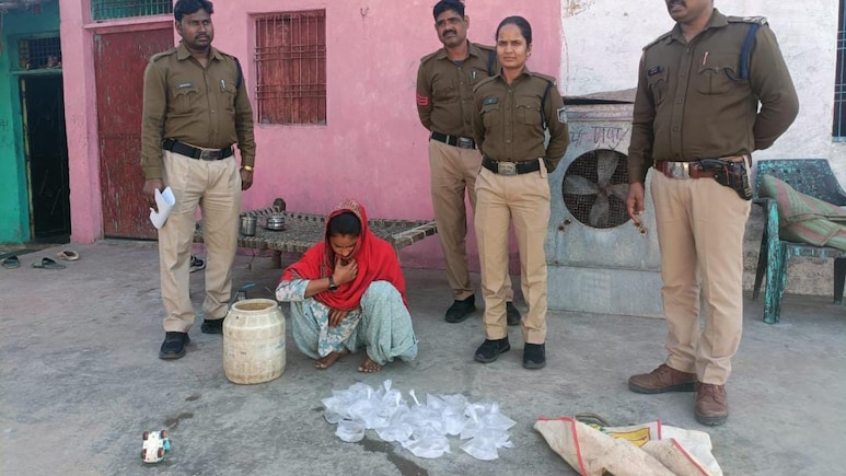 Bhind: कंजर डेरा पर छापा, एक महिला गिरफ्तार, आबकारी-पुलिस की कार्रवाई पर उठे सवाल, सिर्फ 1600 रुपये की शराब पकड़कर की गई खानापूर्ति