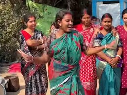 साड़ी में गांव की महिला ने काजोल के आइकॉनिक सॉन्ग पर किया डांस, सहेलियों ने भी दिया साथ, वीडियो वायरल