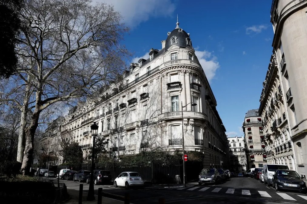 The photographs show an 18-room residence saturated in red, orange and pink tones. The photographs show an 18-room residence saturated in red, orange and pink tones.