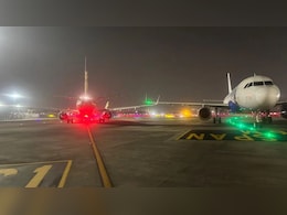 मुंबई में टला बड़ा हादसा, आपस में टकराए इंडिगो और एयर इंडिया के विंग्स, यात्री सुरक्षित