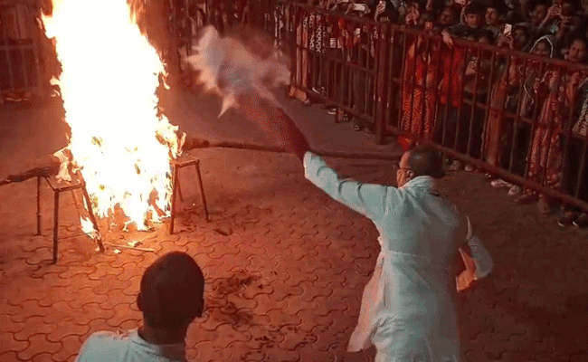 Holashtak 2026: कांकरोली द्वारकाधीश मंदिर में होलाष्टक के साथ 'राल महोत्सव' शुरू, जहां आयुर्वेदिक मिश्रण से होता है कफ का अंत!