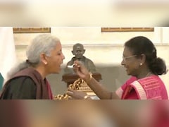 Budget 2026 पेश करने से पहले राष्ट्रपति मुर्मु ने निर्मला सीतारमण को खिलाया दही, जानिए क्या है इसका महत्व