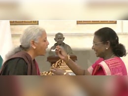 Budget 2026 पेश करने से पहले राष्ट्रपति मुर्मु ने निर्मला सीतारमण को खिलाया दही, जानिए क्या है इसका महत्व