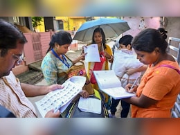 UP SIR: यूपी में अब 6 मार्च तक बनवाएं अपना वोटर कार्ड, चुनाव आयोग ने दी बड़ी राहत