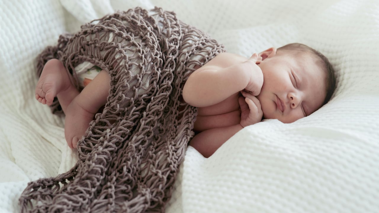 5 Best Newborn Swaddle Blankets That Stay Soft, Breathable, Easy To Wrap, And Secure All Night.