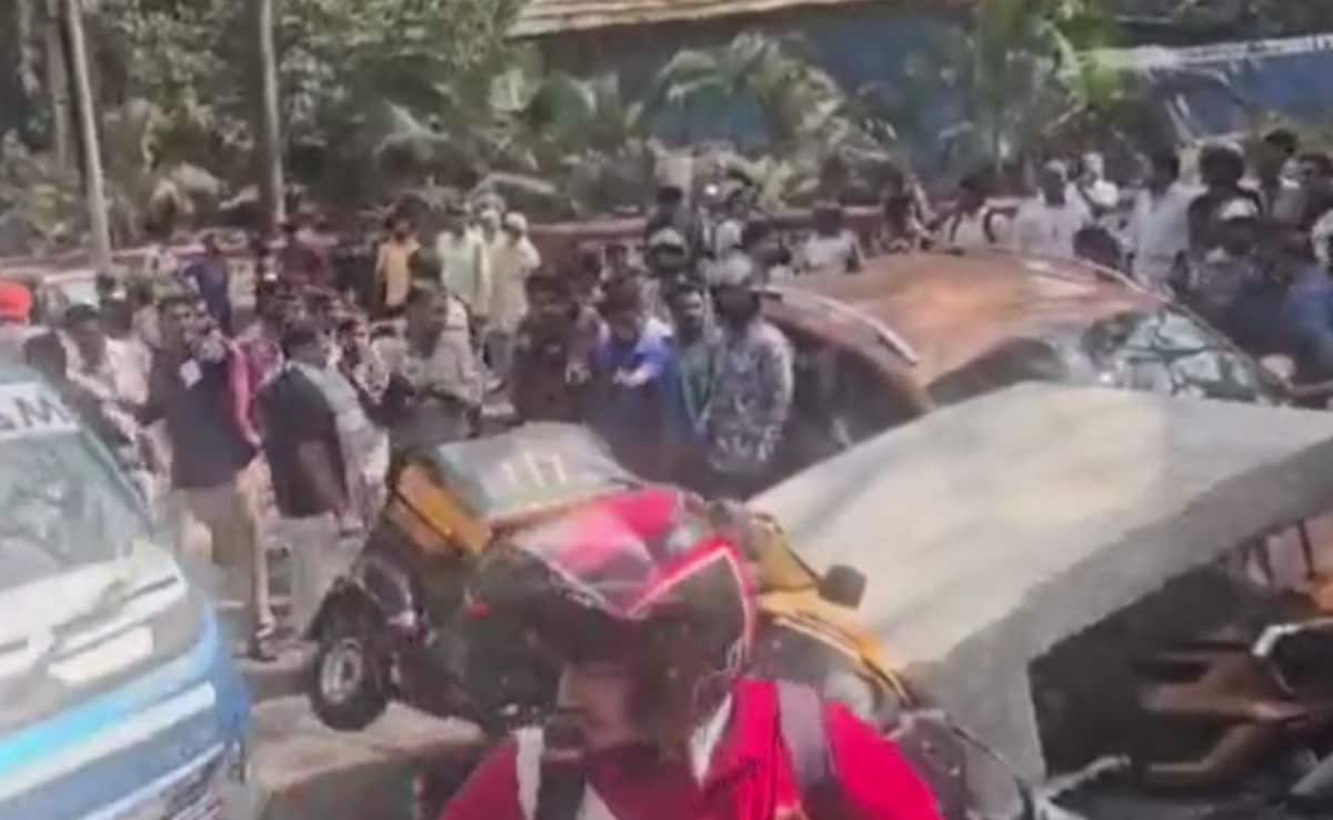 Portion Of Mumbai Metro Pillar Falls On Vehicles, 2 Injured