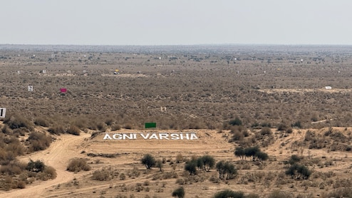पोखरण में &lsquo;अग्नि वर्षा&rsquo;: टैंक‑तोप, ड्रोन और हेलीकॉप्टरों से रेगिस्तान में भारतीय सेना ने दिखाई ताकत