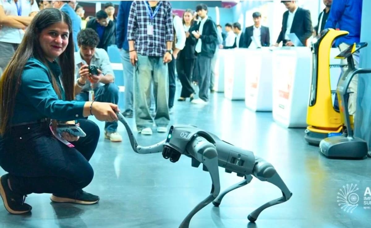 'गला घोंट दिया यूनिवर्सिटी', बॉलीवुड से आया कमेंट, AI समिट में गलगोटिया यूनिवर्सिटी के रोबोट के बाद ड्रोन भी निकला फर्जी