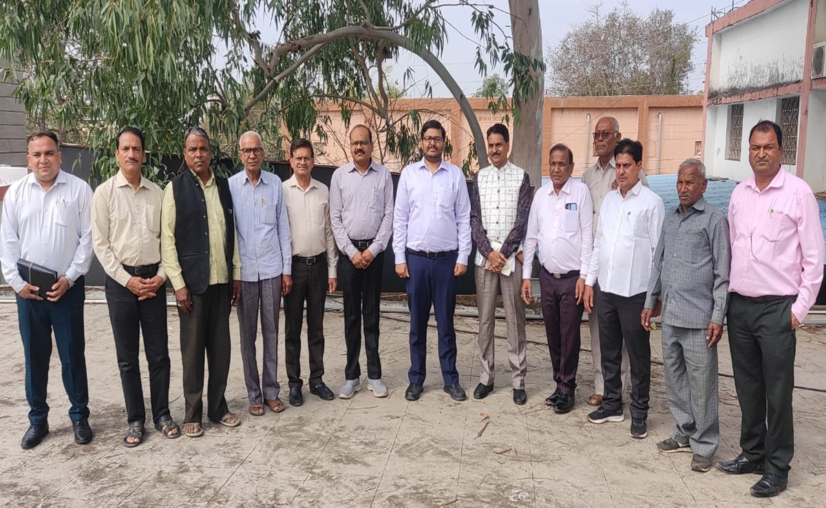 Dhar News: धार जिला पंचायत के 9 कर्मचारी सेवानिवृत्त; 1.27 करोड़ की बकाया राशि का हुआ भुगतान