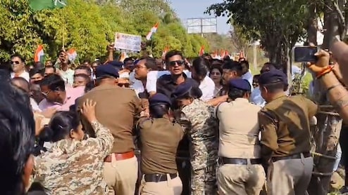 छत्तीसगढ़ में कांग्रेस का बड़ा प्रदर्शन: धमतरी कलेक्ट्रेट का घेराव, जान&zwj;िए कांग्रेस&zwj;ियों की क्&zwj;या हैं मांगें &nbsp;