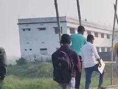 20 फीट गहरी खाई और चचरी पुल... भागलपुर में परीक्षा केंद्र पर पहुंचने के लिए जान दांव पर लगा रहे परीक्षार्थी