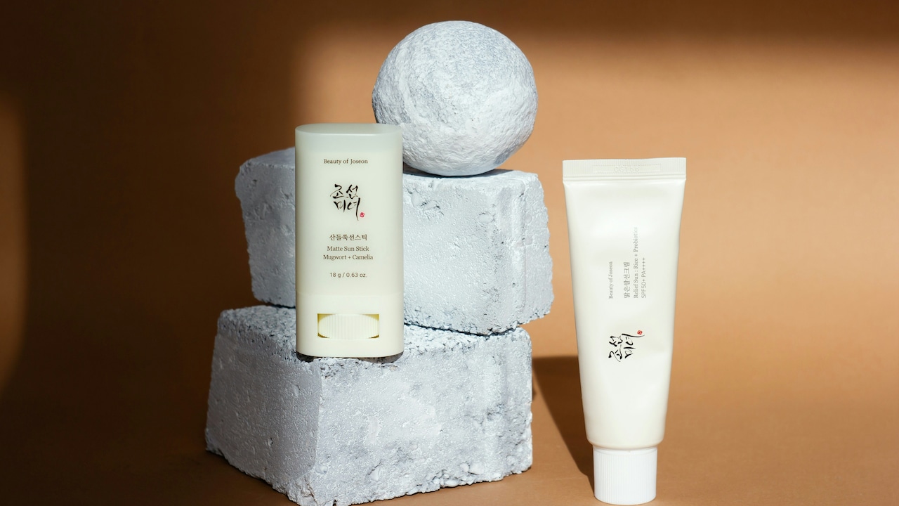 5 Best Portable stick sunscreens under ₹1000 that make sun protection simple