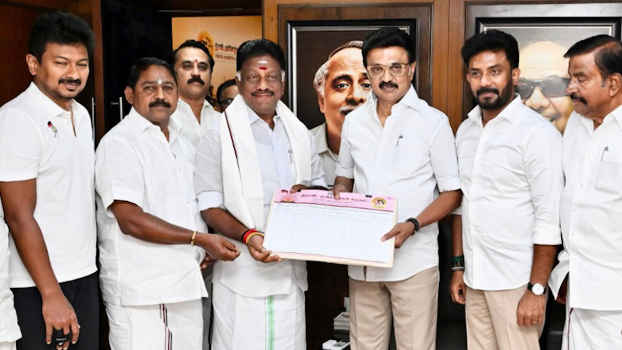Paneerselvam Joins DMK, Says AIADMK Has Turned Autocratic Under EPS