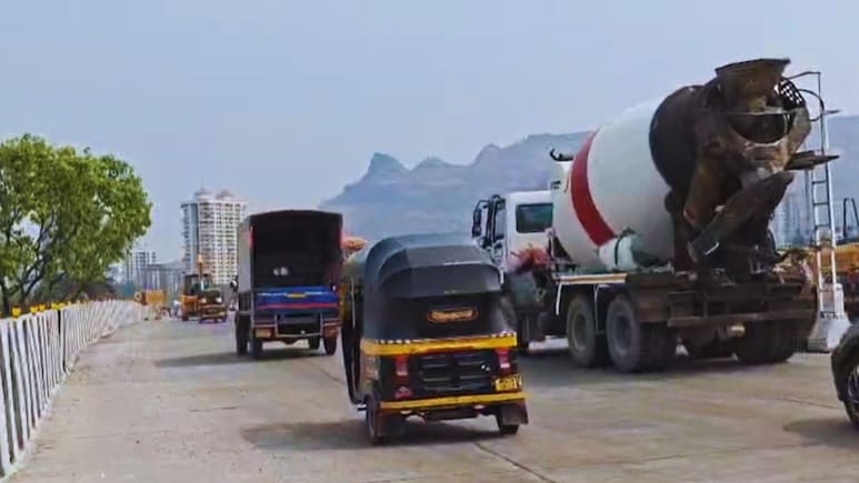 Thane News : कोंडी इथली संपत नाही! कोट्यवधी खर्च करुन पूल बांधला, मात्र मुंबई&ndash;नाशिक महामार्गावरील कोंडी सुटेना