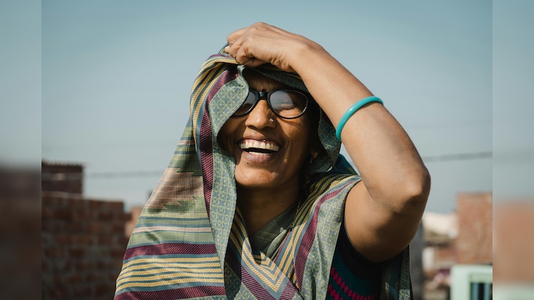 जाती हुई ठंड में अक्&zwj;सर स्&zwj;वेटर उतार देते हैं लोग, फिर हो जाते हैं बीमार, इस मौसम में कैसे रखें सेहत का ख्&zwj;याल