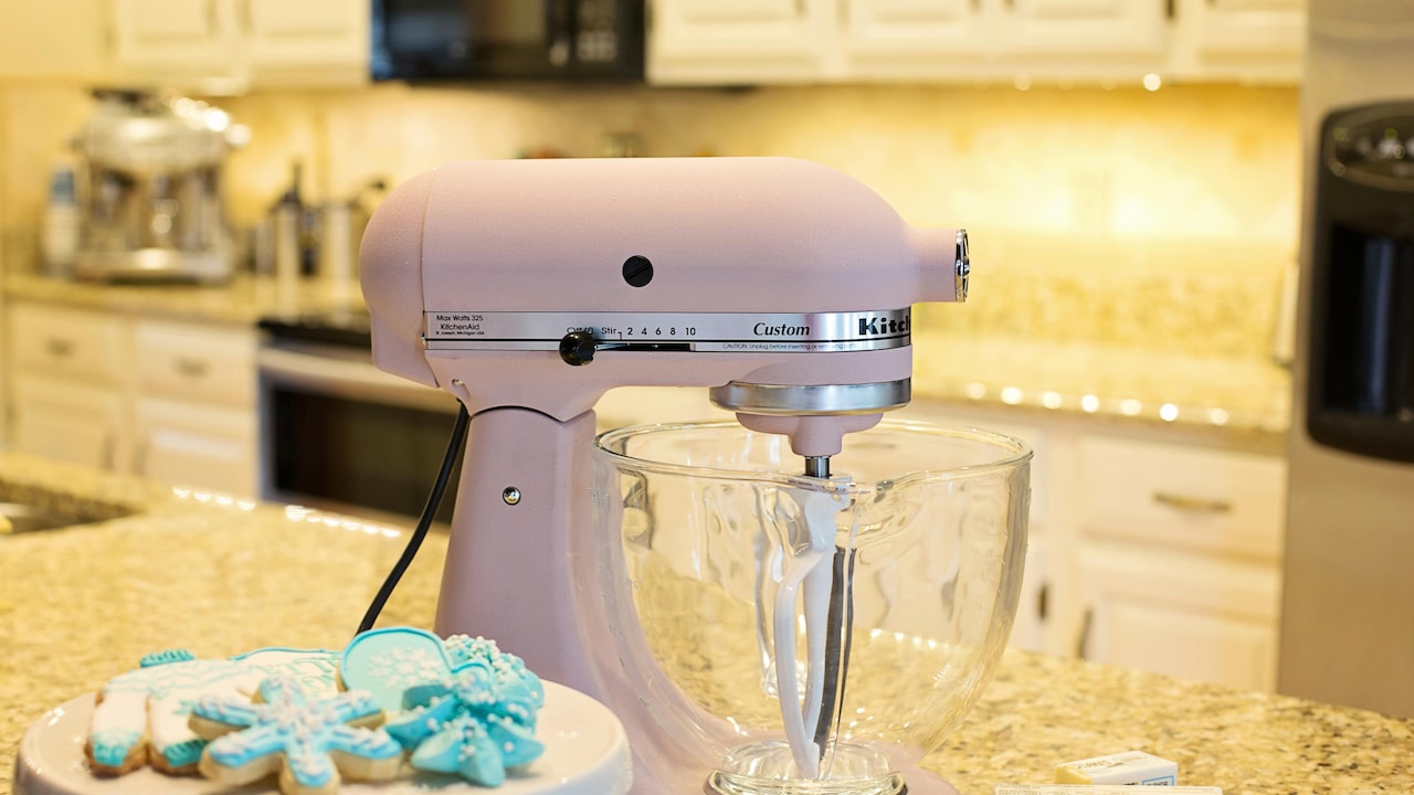 Food Processor vs Mixer Grinder: Which One Does Your Kitchen Really Need? Food Processor vs Mixer Grinder: Which One Does Your Kitchen Really Need?