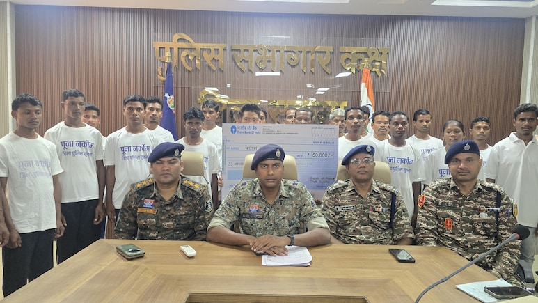 छत्तीसगढ़ में फिर नक्सलियों को लगा बड़ा झटका, फिर एक साथ 22 खूंखारों ने डाले हथियार