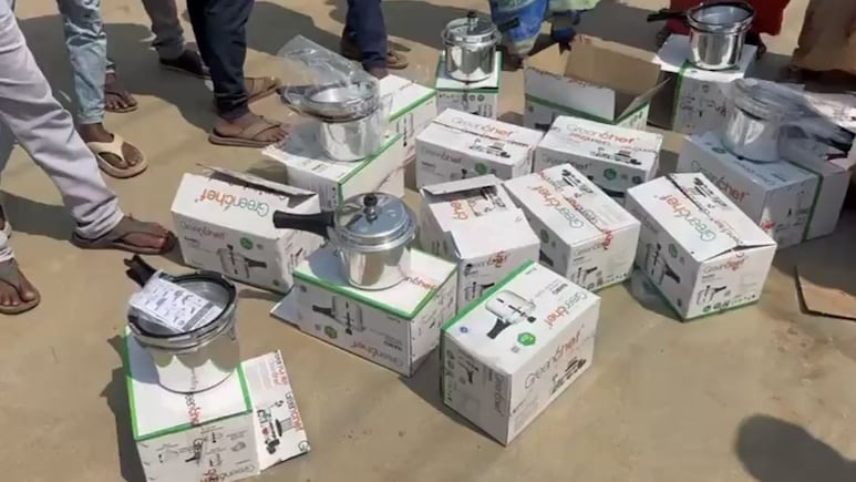 Fearing Defeat, Telangana Congress Candidate Asks Voters To Return 'Gifts'