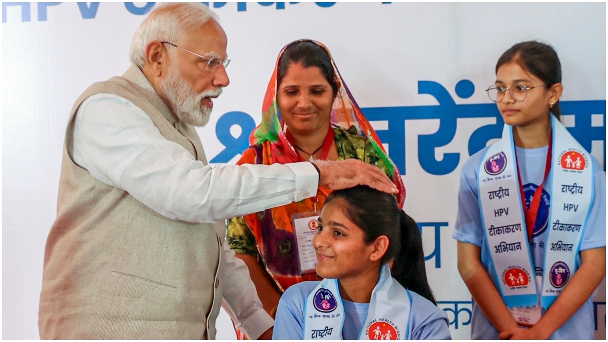 वैक्सीनेशन लगाने वाली बेटियों को पीएम मोदी ने दिया आर्शीवाद. वैक्सीनेशन लगाने वाली बेटियों को पीएम मोदी ने दिया आर्शीवाद.