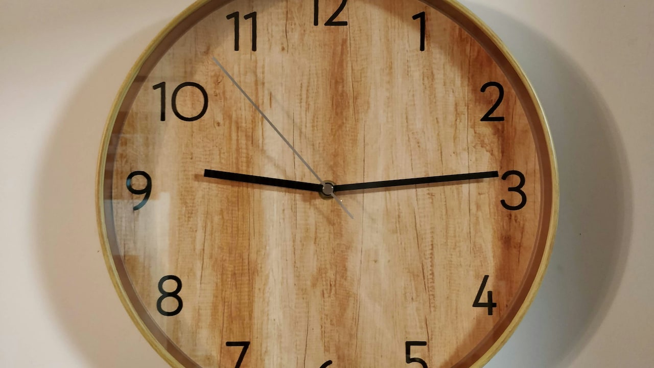 Why Your Wall Clock Looks Odd And Distracting: Placement Rules To Get It Right Why Your Wall Clock Looks Odd And Distracting: Placement Rules To Get It Right