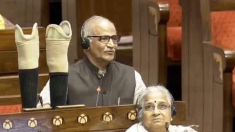 VIDEO: खासदाराने दोन्ही कृत्रिम पाय टेबलवर ठेवले! सभागृहात सांगितली 31 वर्षांपूर्वीची क्रुर घटना, ऐकणारे सुन्न