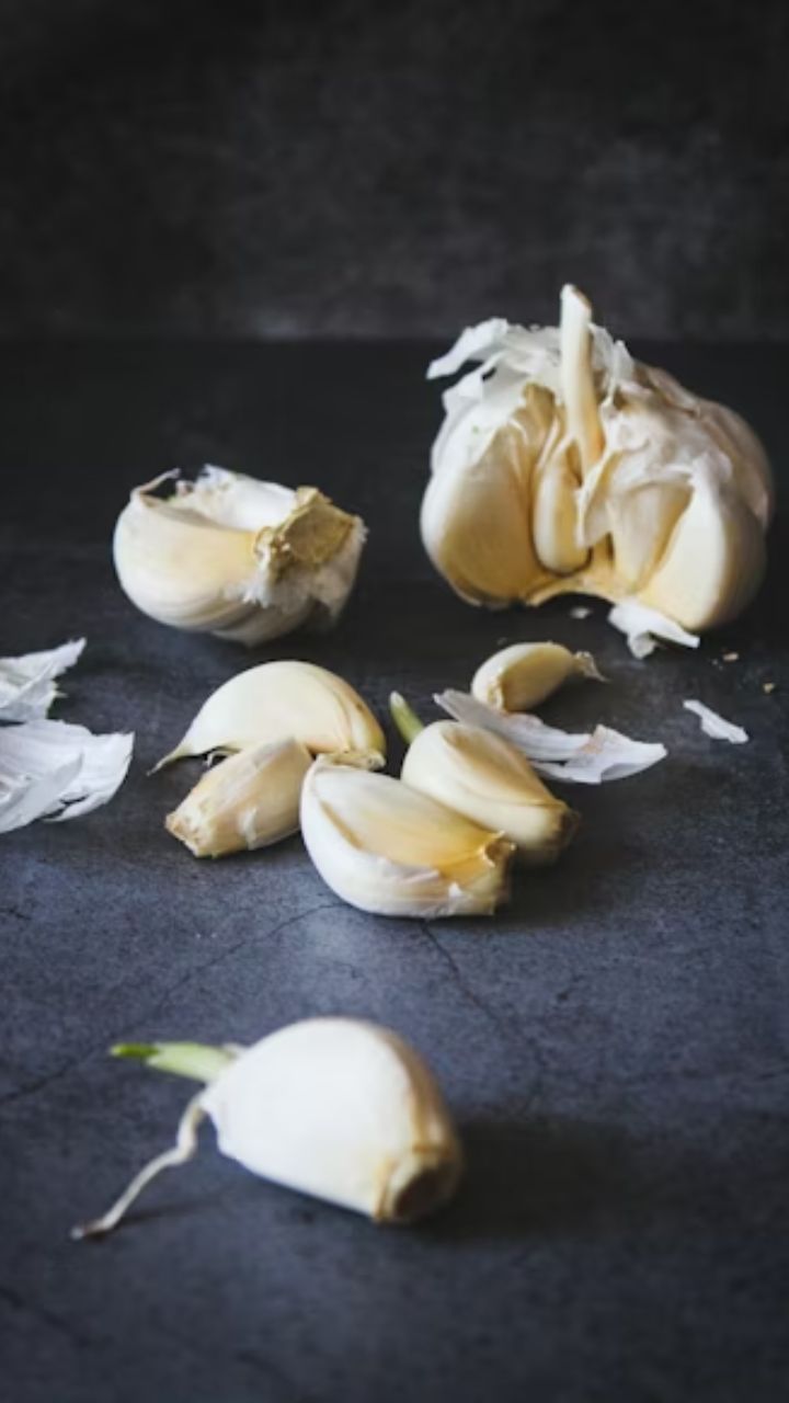 The Fastest Way To Peel Garlic In 20 Seconds - Try This Tip From Chef Pankaj