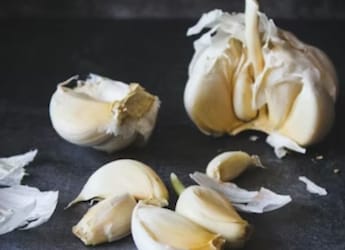 Video: The Fastest Way To Peel Garlic In 20 Seconds - Try This Handy Tip From Chef Pankaj Bhadouria