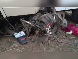 भीषण सड़क हादसे में मोटरसाइकिल चकनाचूर, चमत्कारिक रूप से पूरा परिवार सुरक्षित